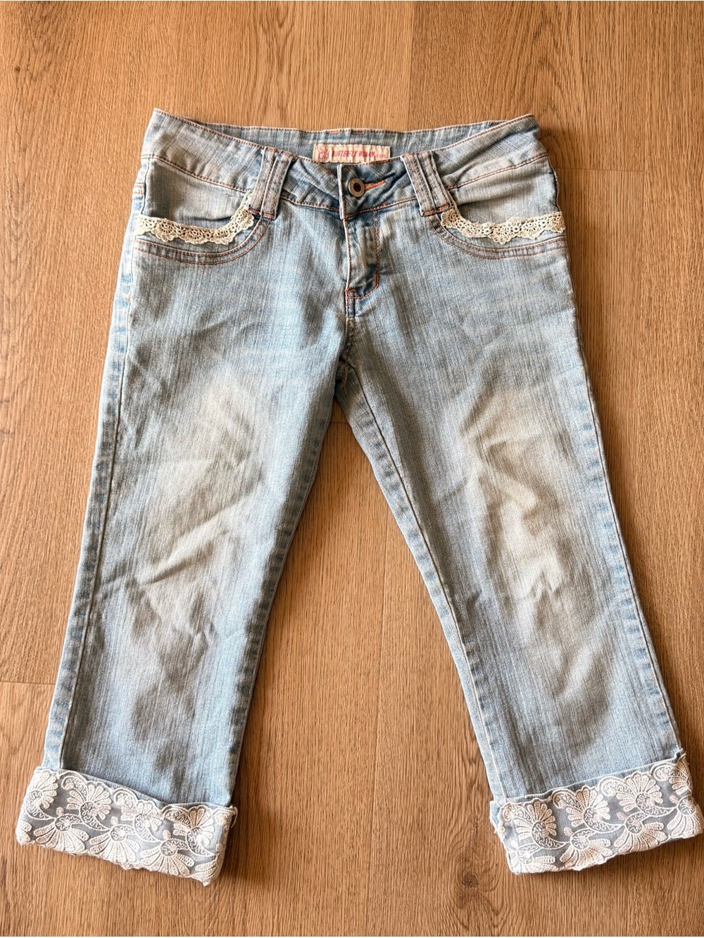 Y2k low rise denim capris with white lace detail